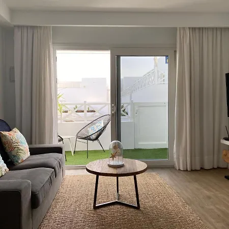 Flower Pool Apartment Playa Honda (Lanzarote)