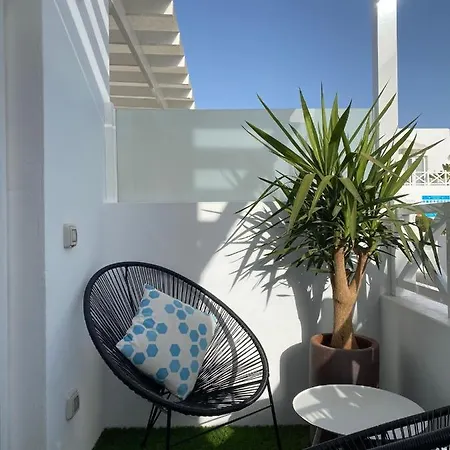 Flower Pool Apartment *